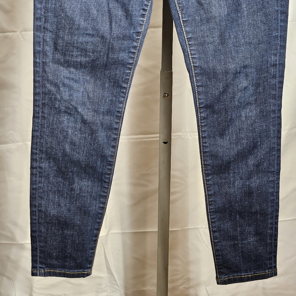 BANANA REPUBLIC PETITE JEANS - Picture 5 of 6